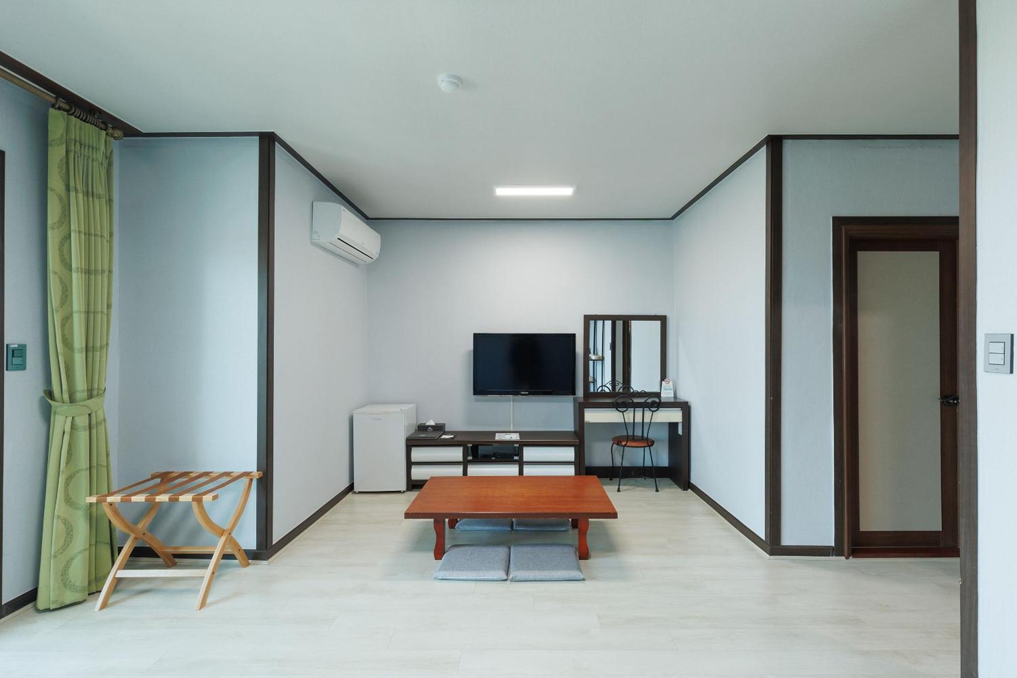 Sea Cliff Hotel Jeju Exterior photo