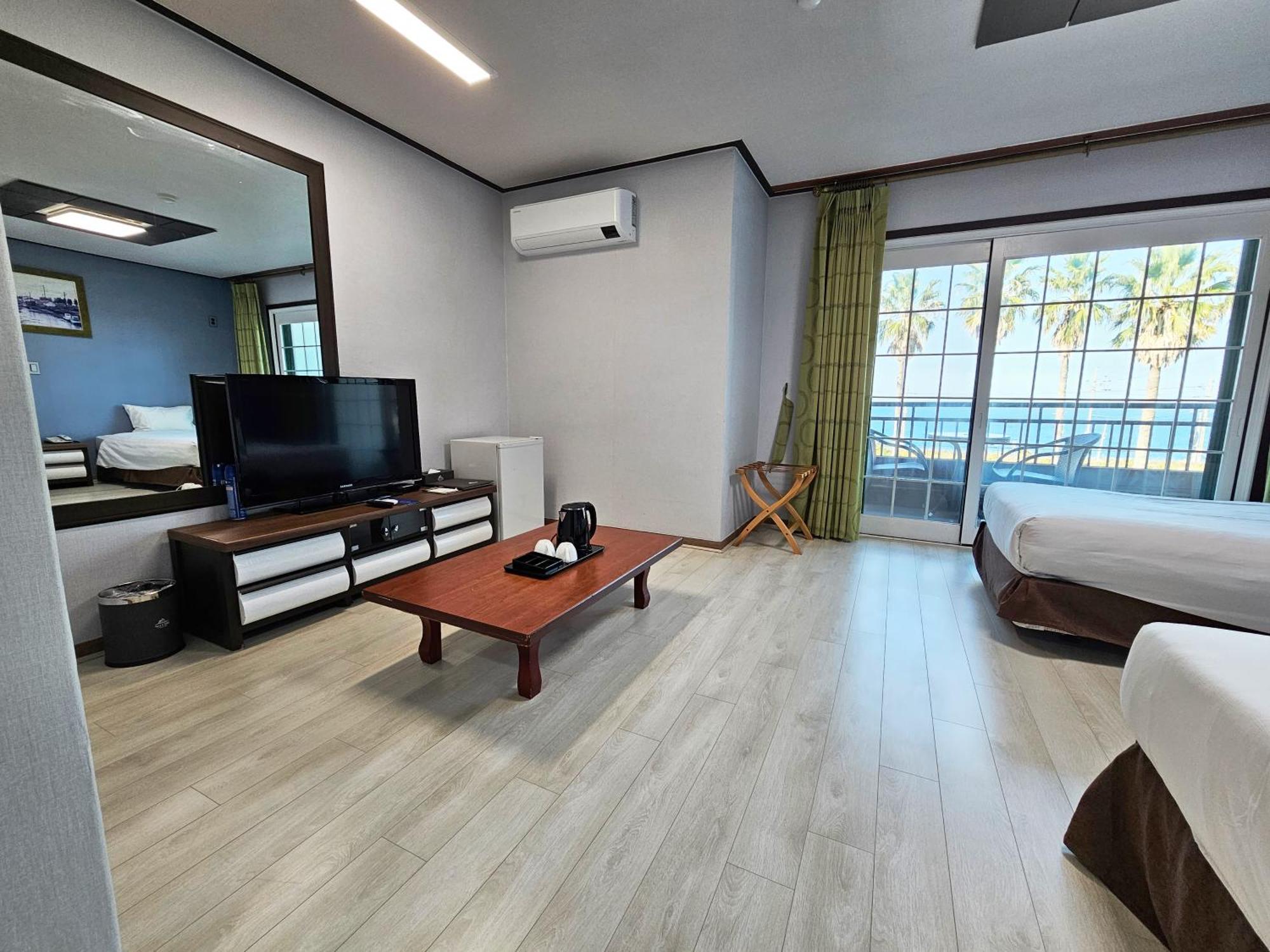 Sea Cliff Hotel Jeju Exterior photo