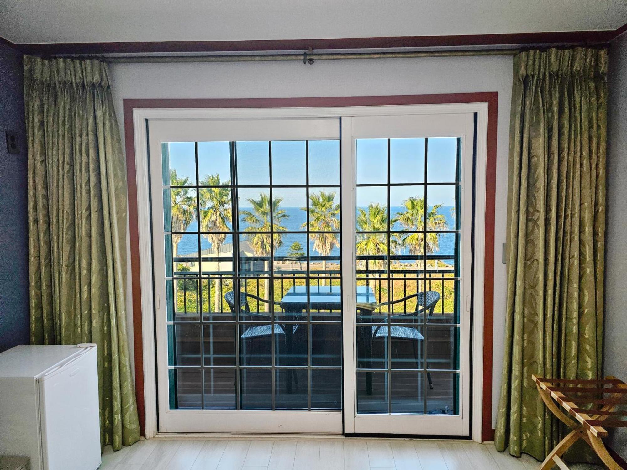 Sea Cliff Hotel Jeju Exterior photo